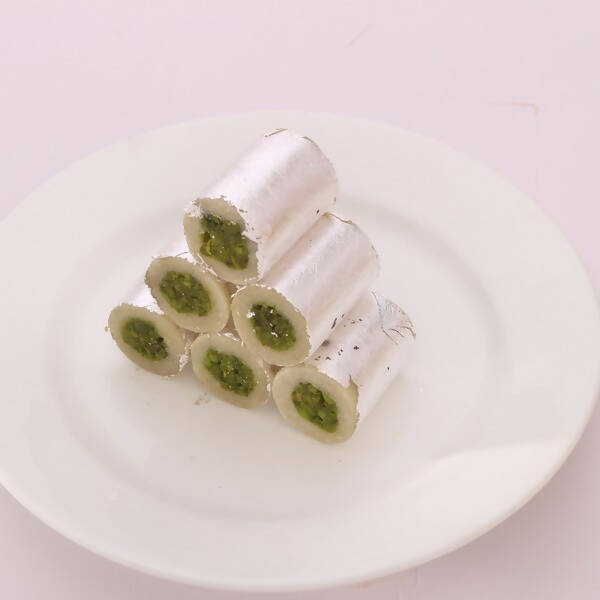 Dadu's Kaju Pista Roll